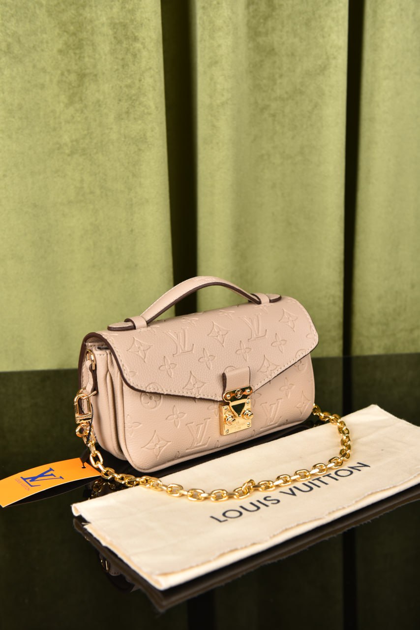 لوي فيتون بوشيت ميتس سادة (7 ألوان) - Louis Vuitton Pochette Metis East Plain
