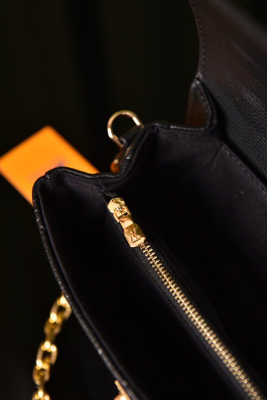 لوي فيتون بوشيت ميتس سادة (7 ألوان) - Louis Vuitton Pochette Metis East Plain