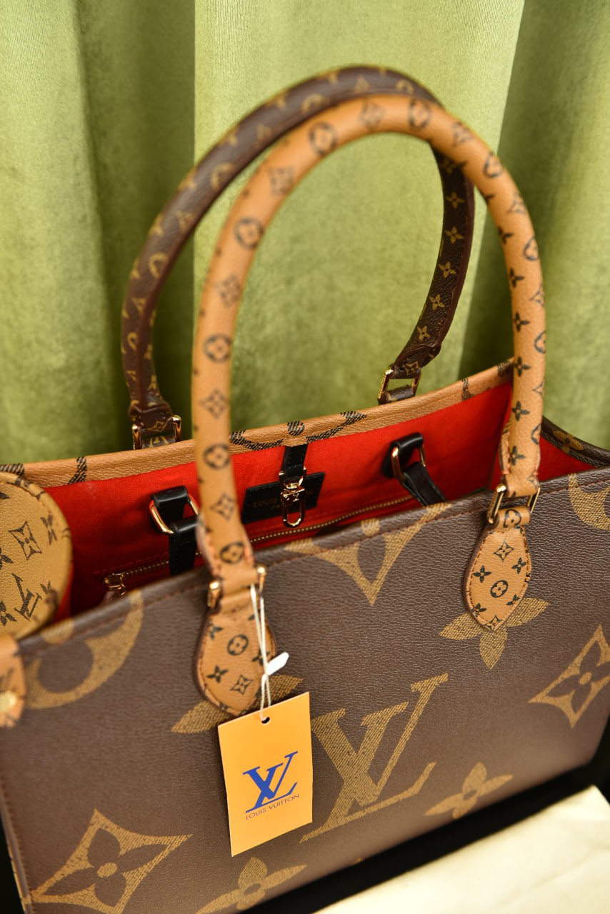 لوي فيتون اونذاجو (1 لون واحد) - Louis Vuitton OnTheGo MM