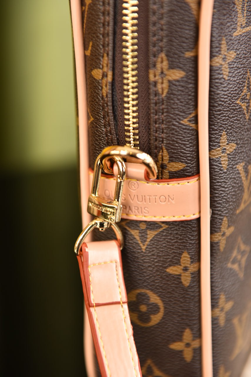 لوي فيتون (9 ألوان) - Louis Vuitton Porte Documents Voyage PM