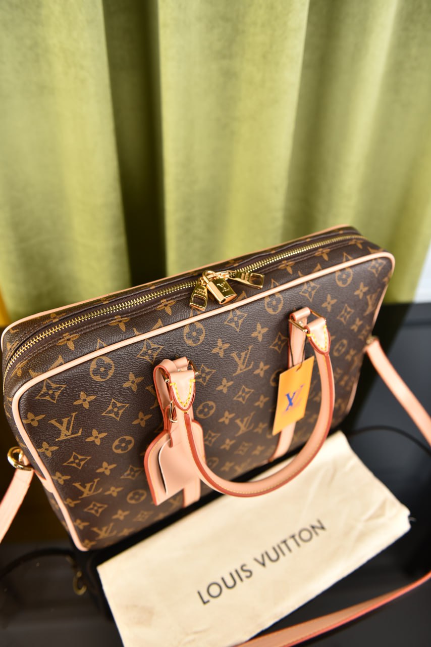 لوي فيتون (9 ألوان) - Louis Vuitton Porte Documents Voyage PM