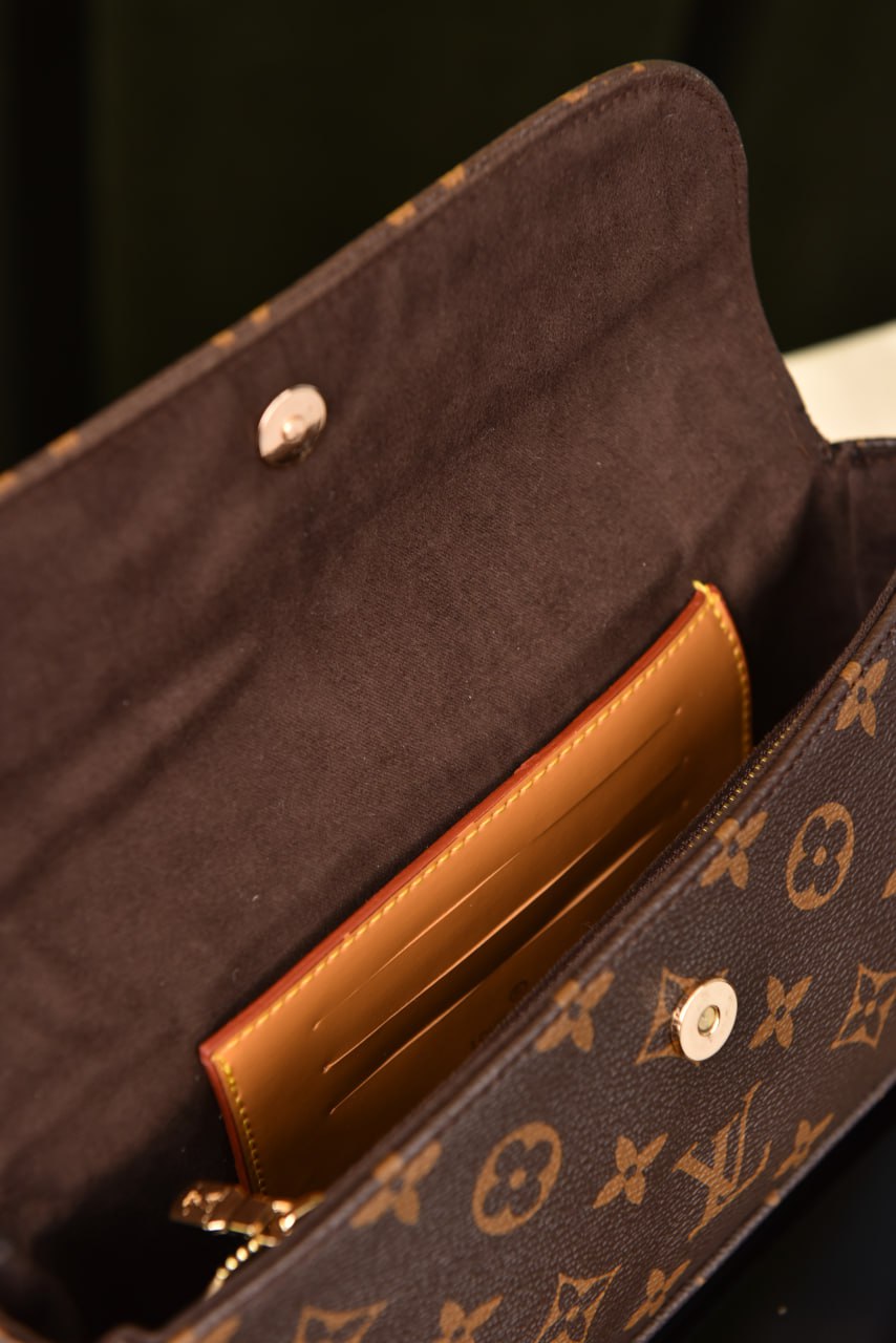 لوي فيتون (8 ألوان) - Louis Vuitton Ivy Wallet On Chain