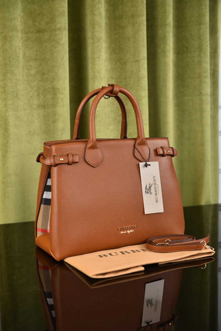 بيربري بانر سادة (9 ألوان) - Burberry Medium Banner Bag