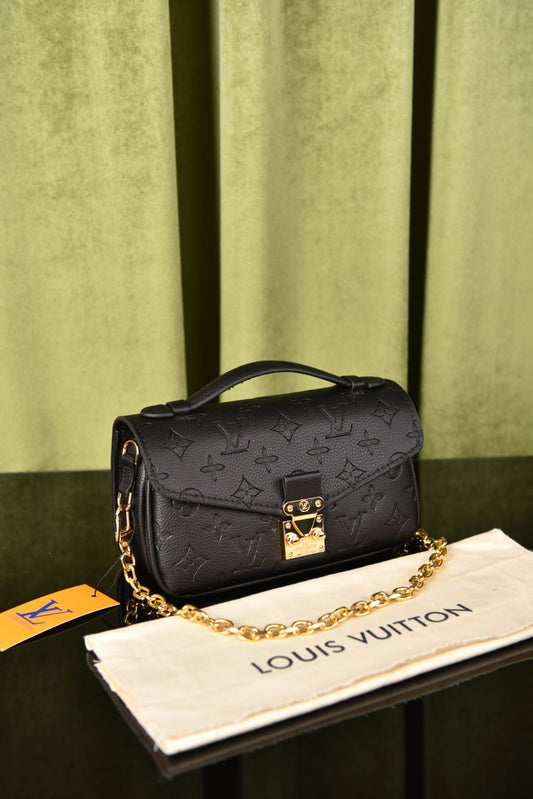 لوي فيتون بوشيت ميتس سادة (7 ألوان) - Louis Vuitton Pochette Metis East Plain