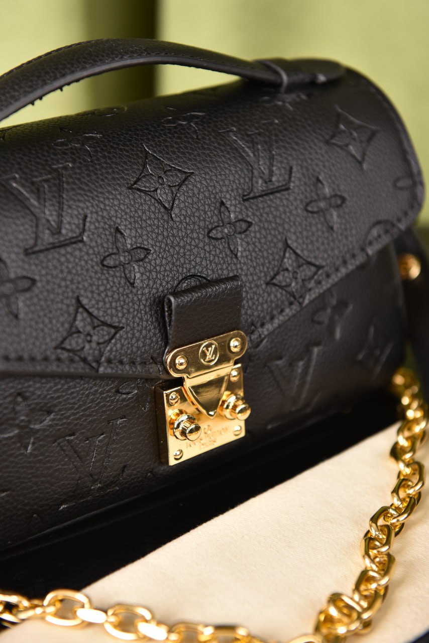 لوي فيتون بوشيت ميتس سادة (7 ألوان) - Louis Vuitton Pochette Metis East Plain