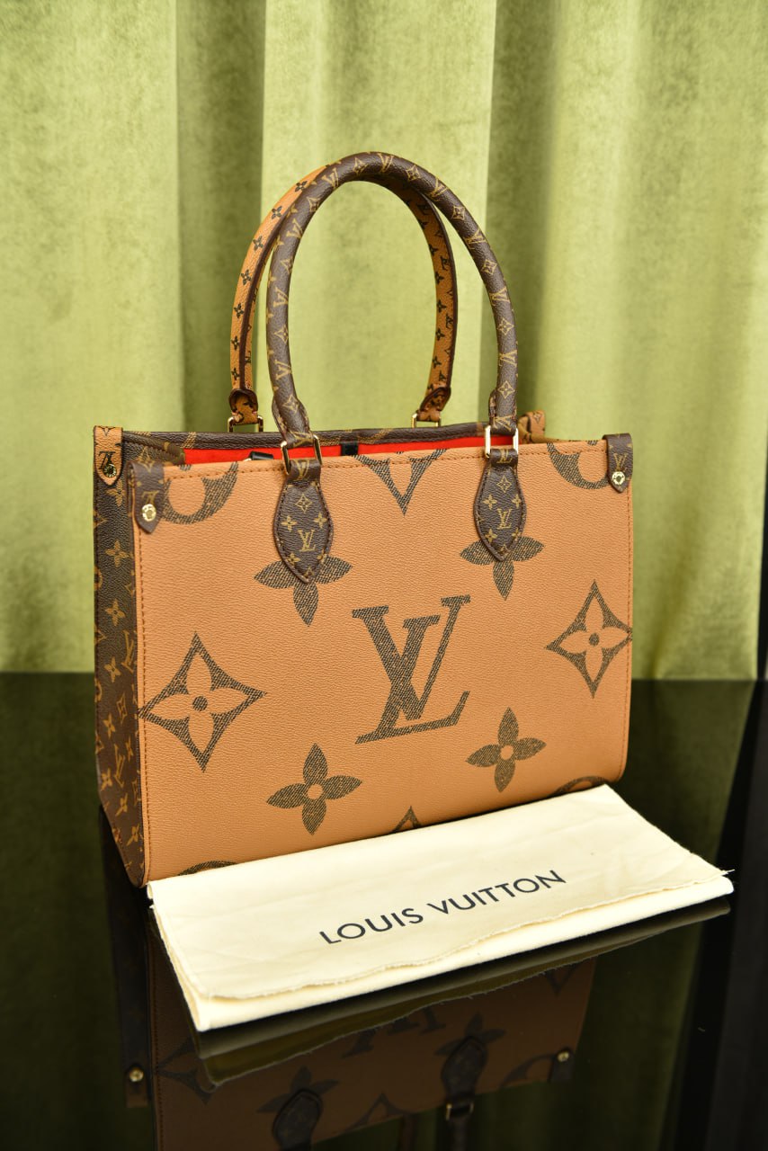 لوي فيتون اونذاجو (1 لون واحد) - Louis Vuitton OnTheGo MM