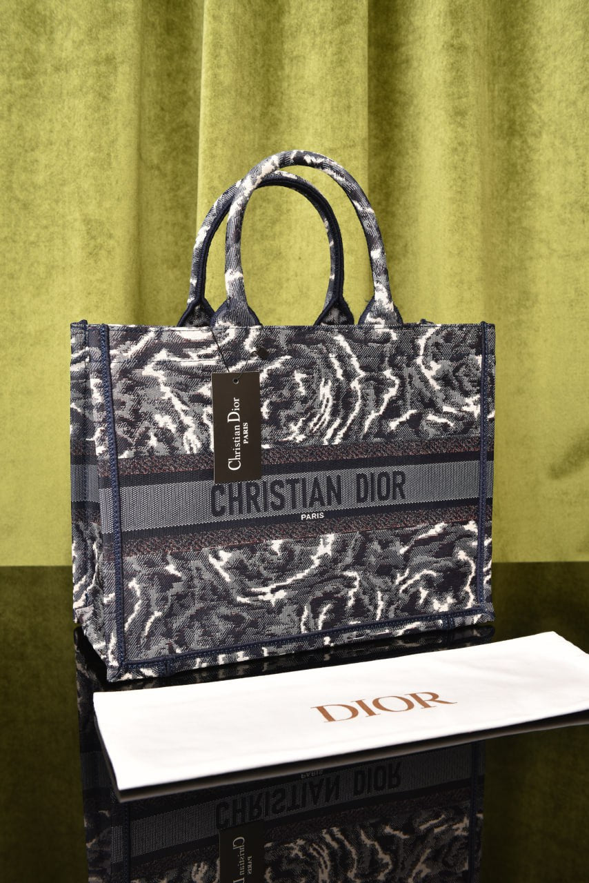 ديور بوك توت ميديوم (11 لون) - Dior Book Tote Medium
