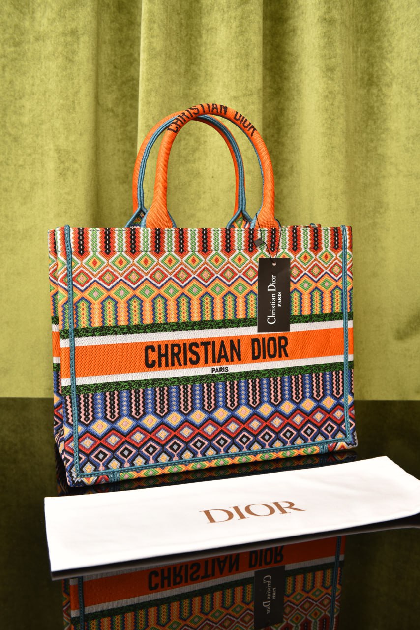 ديور بوك توت ميديوم (11 لون) - Dior Book Tote Medium
