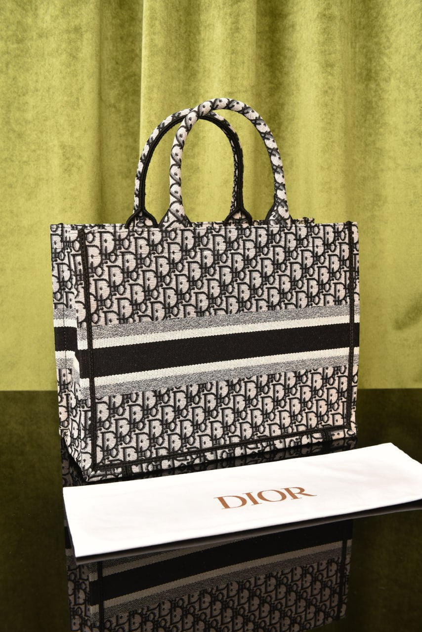 ديور بوك توت ميديوم (11 لون) - Dior Book Tote Medium
