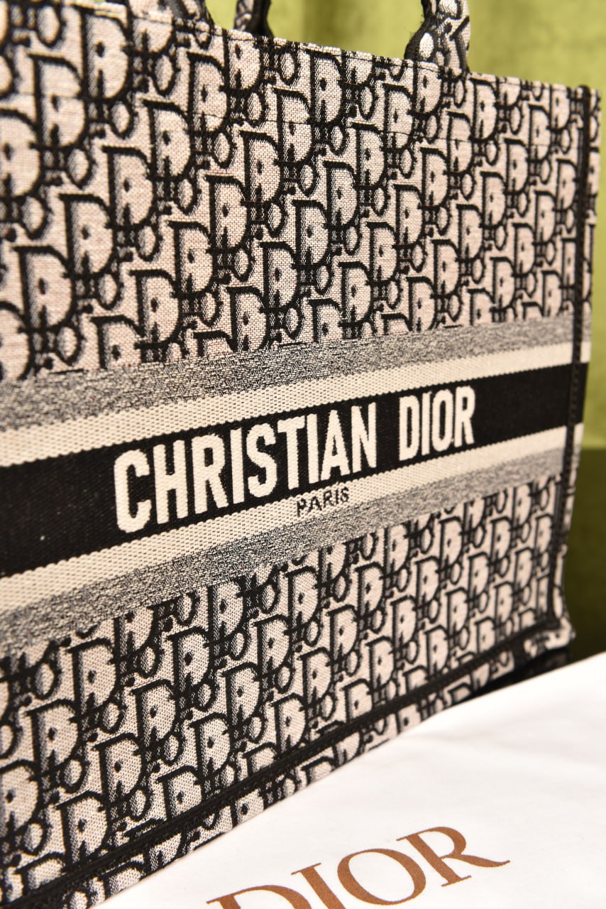 ديور بوك توت ميديوم (11 لون) - Dior Book Tote Medium