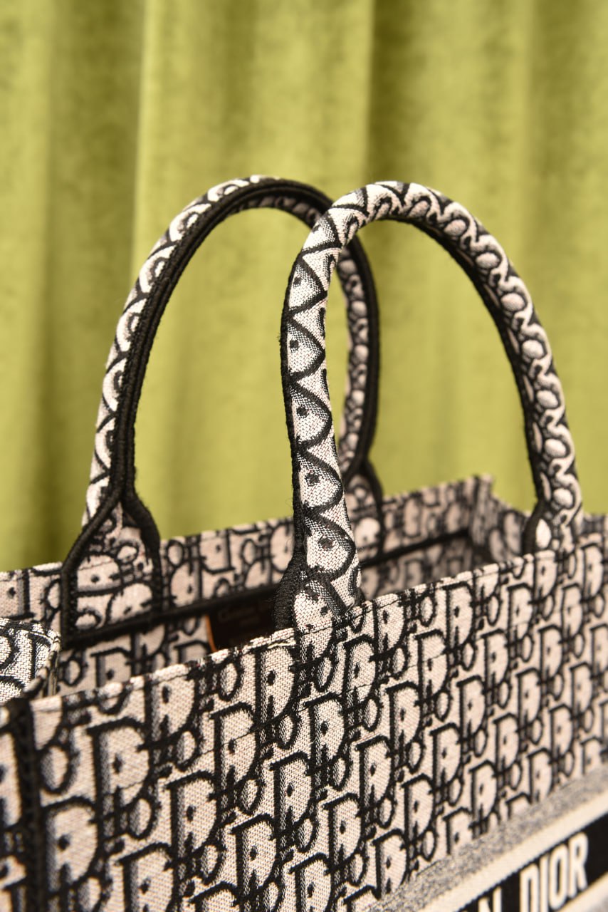ديور بوك توت ميديوم (11 لون) - Dior Book Tote Medium