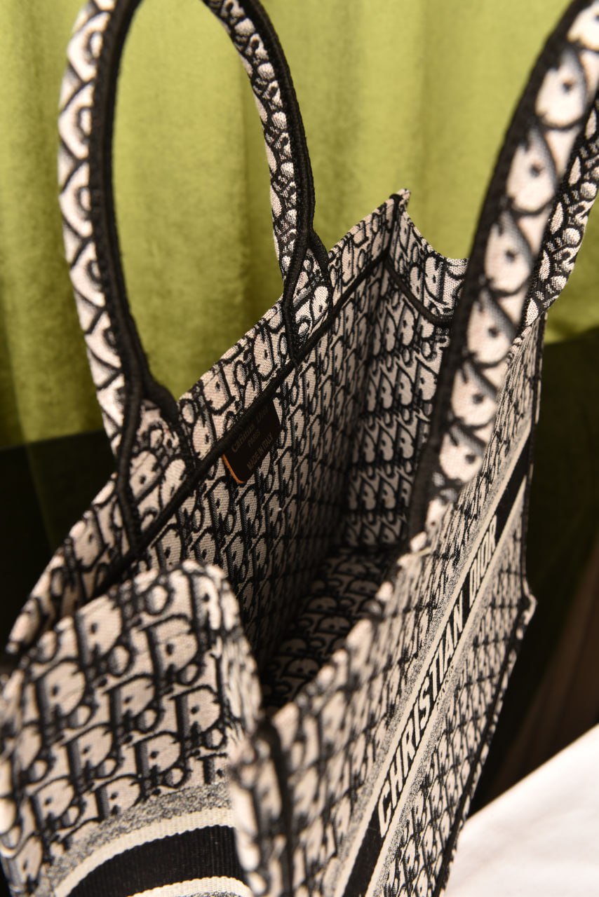 ديور بوك توت ميديوم (11 لون) - Dior Book Tote Medium