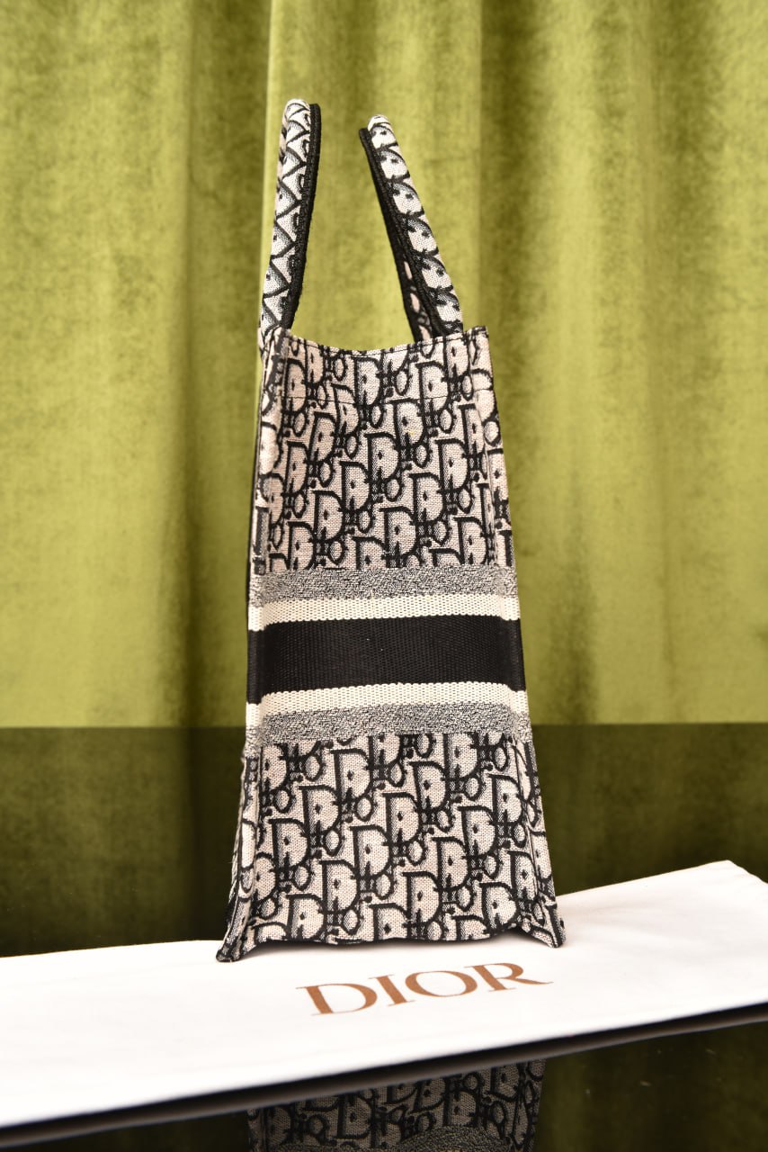 ديور بوك توت ميديوم (11 لون) - Dior Book Tote Medium