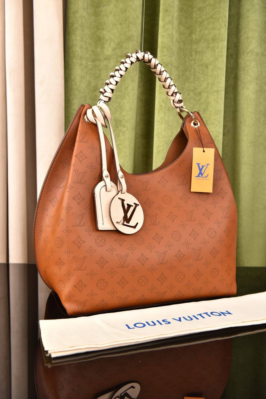 لوي فيتون (22 لون) - Louis Vuitton Carmel
