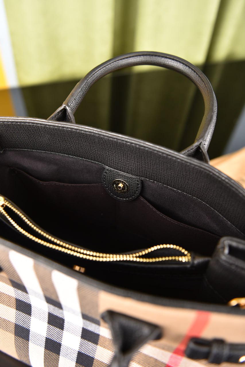 بيربري بانر (9 ألوان) - Burberry Medium Banner Bag