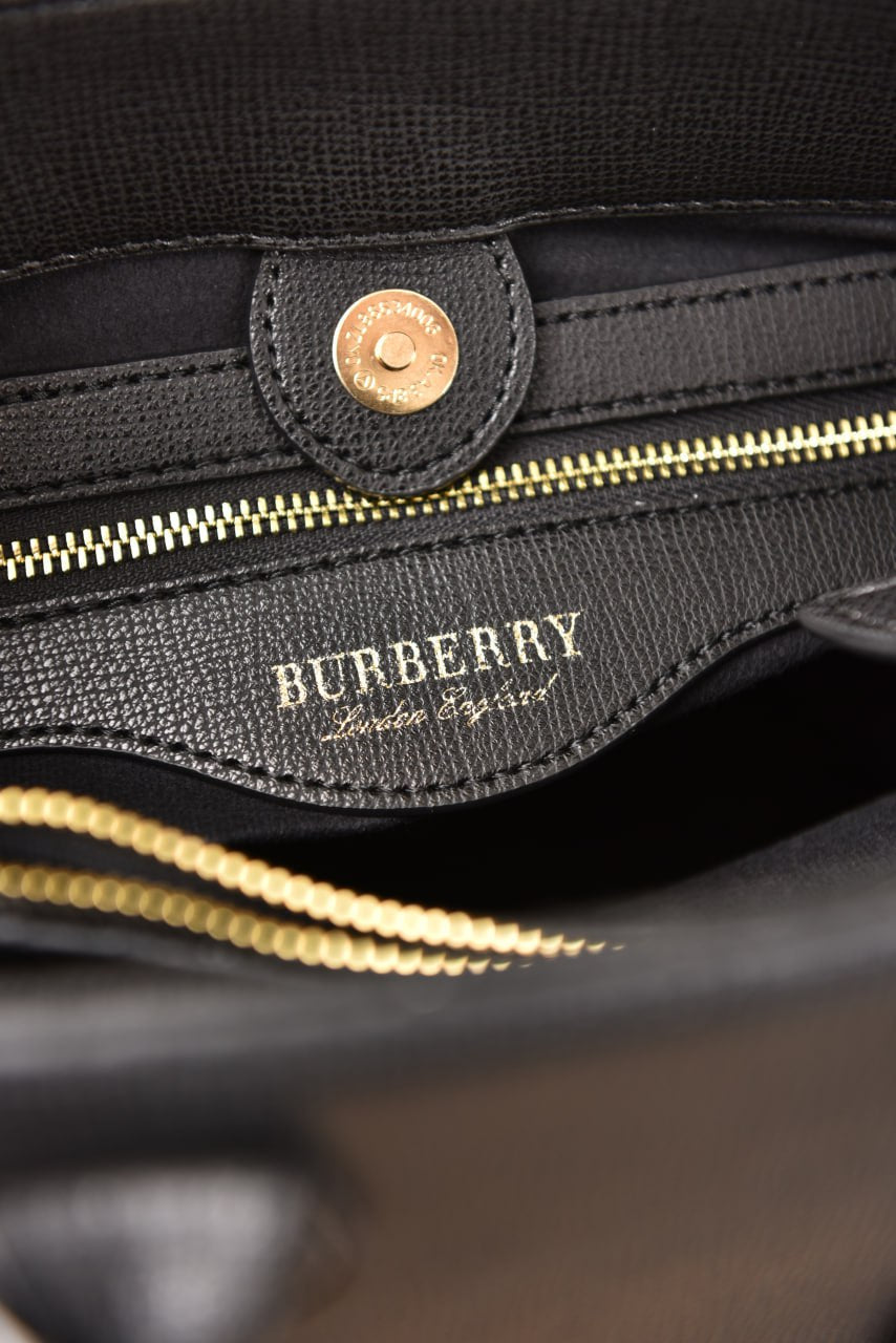 بيربري بانر سادة (9 ألوان) - Burberry Medium Banner Bag