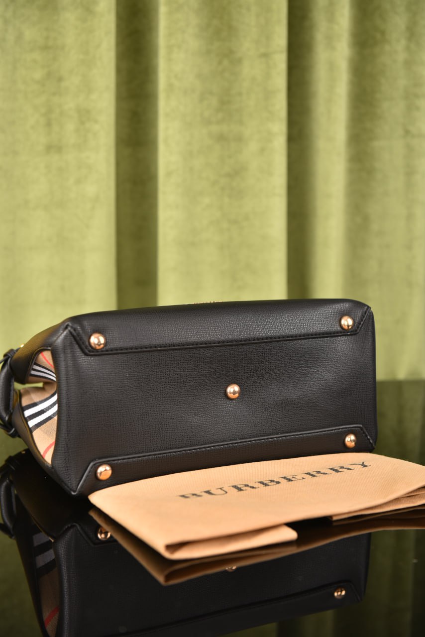 بيربري بانر سادة (9 ألوان) - Burberry Medium Banner Bag